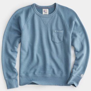 Todd Snyder Champion SUN-FADED MIDWEIGHT POCKET SWEATSHIRT IN OIL BLUE
